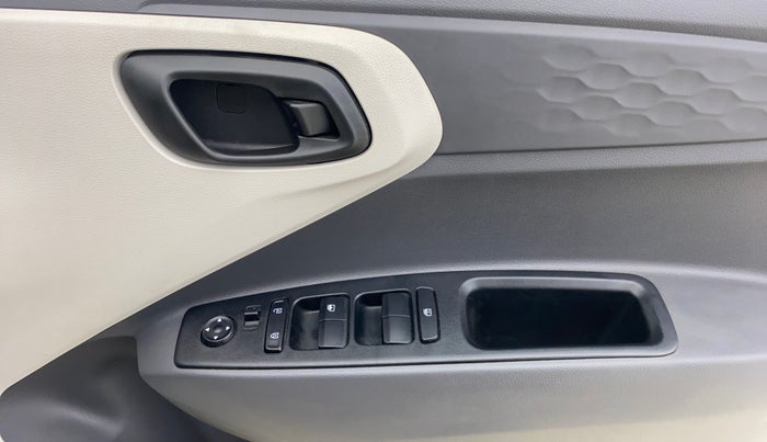2021 Hyundai AURA S 1.2 CNG, CNG, Manual, 6,916 km, Driver Side Door Panels Control