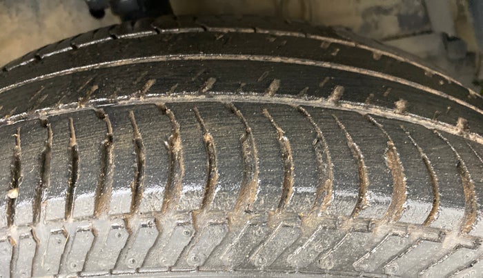 2014 Maruti Swift Dzire VXI, Petrol, Manual, 56,455 km, Right Front Tyre Tread