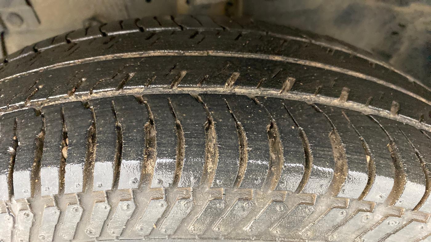 2014 Maruti Swift Dzire VXI, Petrol, Manual, 56,455 km, Left Front Tyre Tread