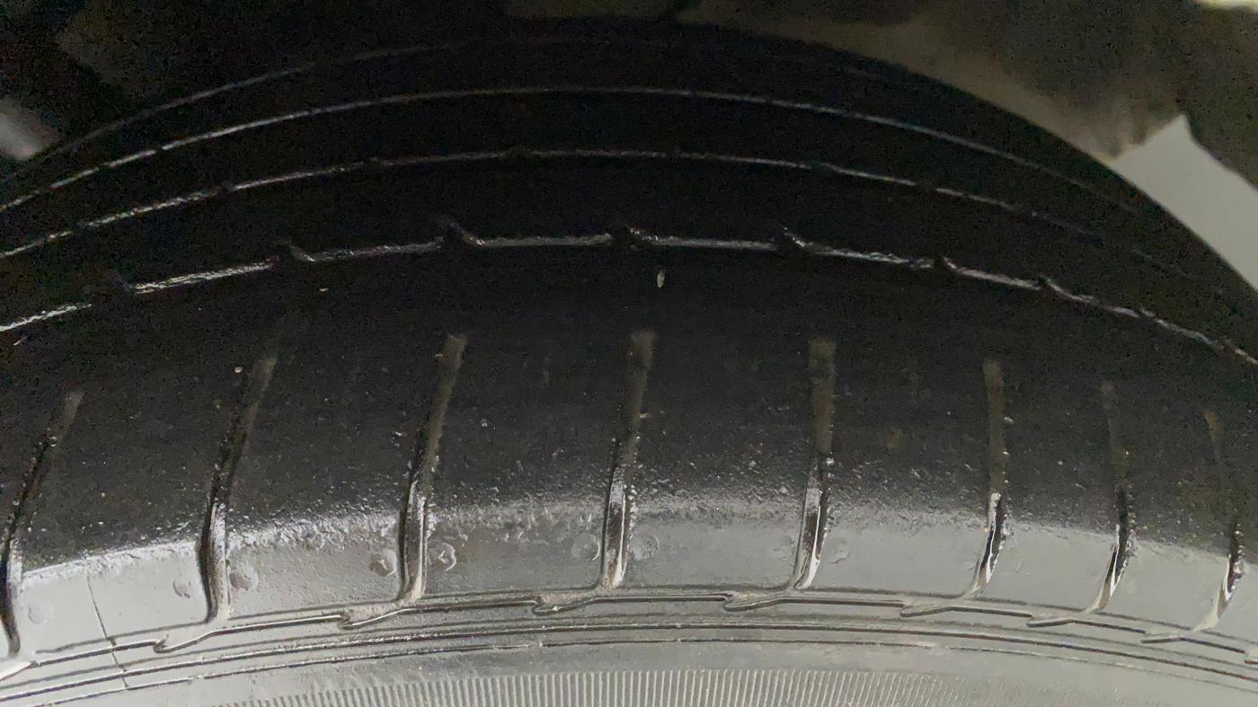2015 Toyota Corolla Altis VL AT, Petrol, Automatic, 88,494 km, Left Rear Tyre Tread