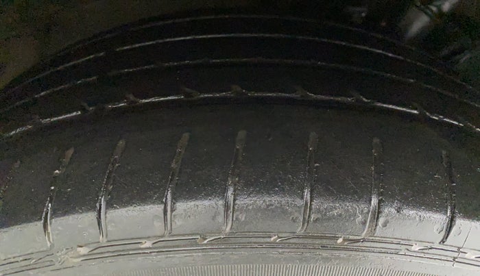 2015 Toyota Corolla Altis VL AT, Petrol, Automatic, 88,494 km, Right Rear Tyre Tread