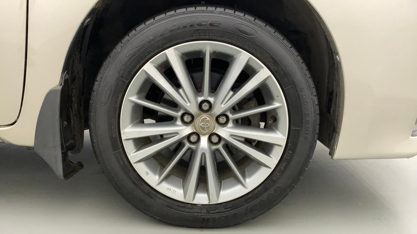 2015 Toyota Corolla Altis VL AT, Petrol, Automatic, 88,494 km, Right Front Wheel