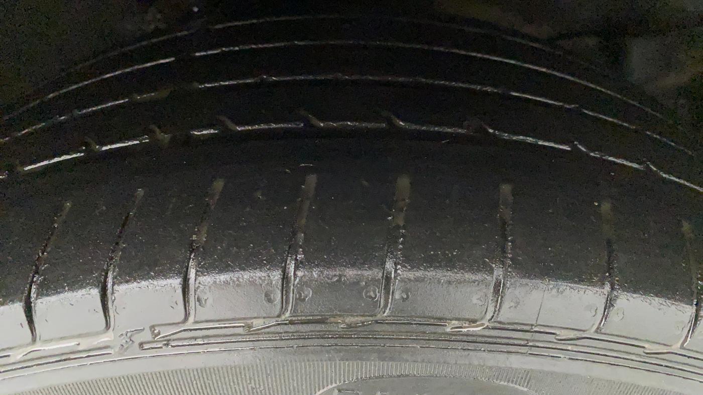 2015 Toyota Corolla Altis VL AT, Petrol, Automatic, 88,494 km, Left Front Tyre Tread