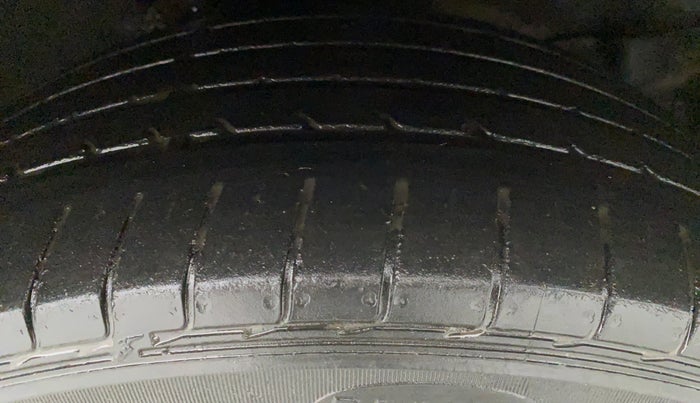 2015 Toyota Corolla Altis VL AT, Petrol, Automatic, 88,494 km, Left Front Tyre Tread