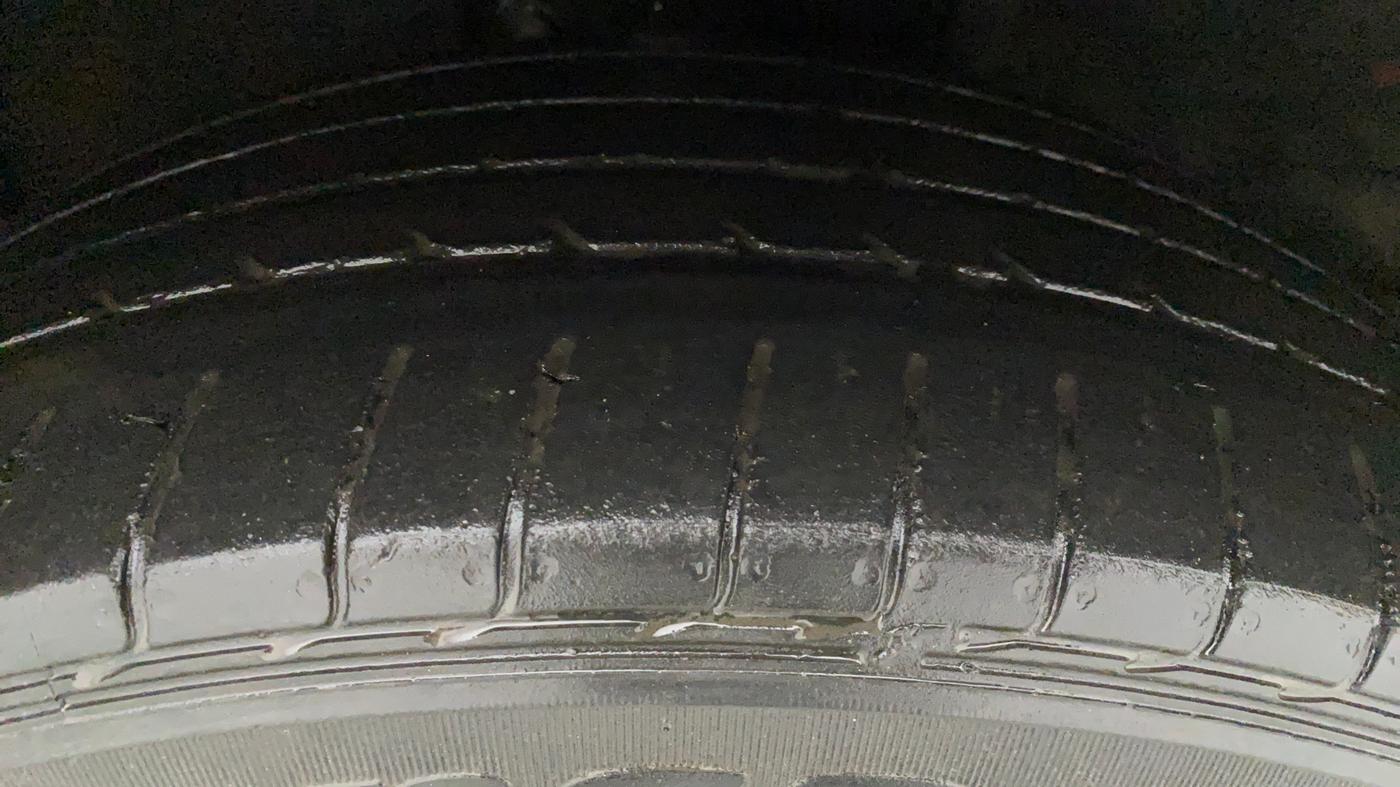 2015 Toyota Corolla Altis VL AT, Petrol, Automatic, 88,494 km, Right Front Tyre Tread