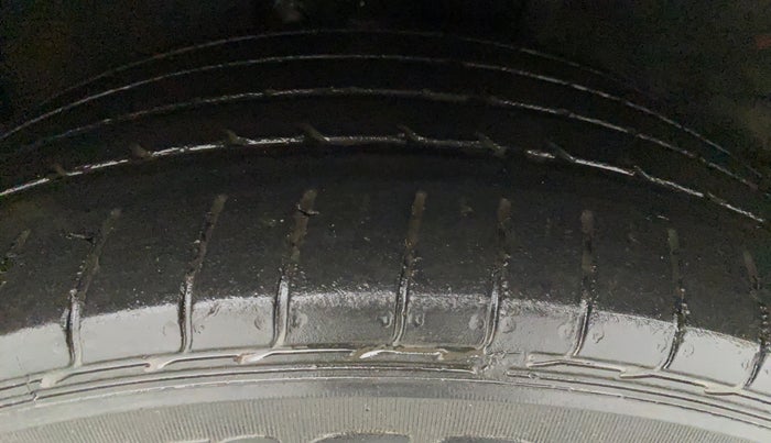 2015 Toyota Corolla Altis VL AT, Petrol, Automatic, 88,494 km, Right Front Tyre Tread