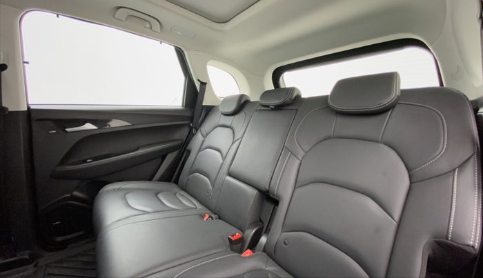 2019 MG HECTOR SHARP 2.0 DIESEL, Diesel, Manual, 26,306 km, Right Side Rear Door Cabin