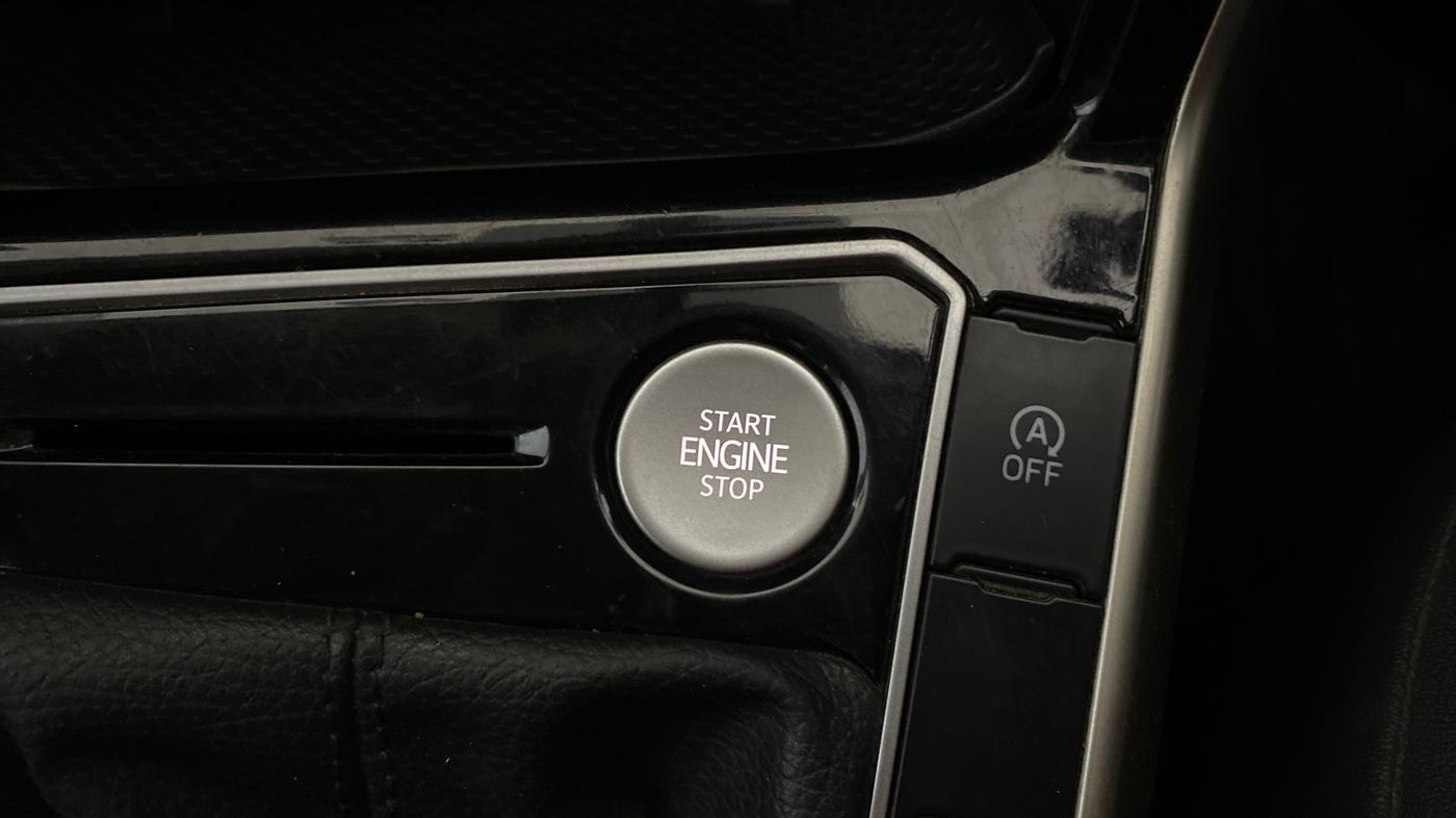 2022 Volkswagen VIRTUS TOPLINE TSI 1.0 MT, Petrol, Manual, 84,819 km, Keyless Start/ Stop Button