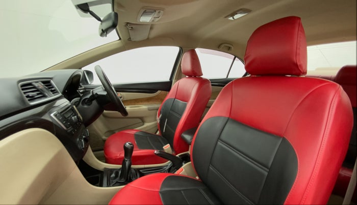 2015 Maruti Ciaz VXI, Petrol, Manual, 1,02,597 km, Right Side Front Door Cabin