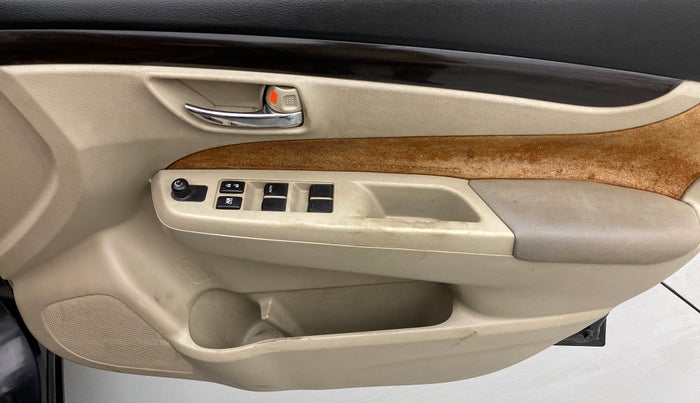 2015 Maruti Ciaz VXI, Petrol, Manual, 1,02,597 km, Driver Side Door Panels Control