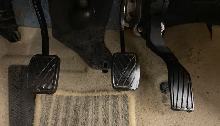 2015 Maruti Ciaz VXI, Petrol, Manual, 1,02,597 km, Pedals