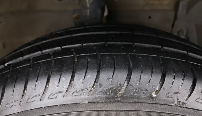 2015 Maruti Ciaz VXI, Petrol, Manual, 1,02,597 km, Left Rear Tyre Tread