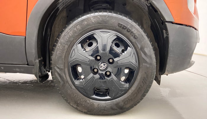 2022 Tata PUNCH ACCOMPLISHED MT, Petrol, Manual, 33,885 km, Right Front Wheel