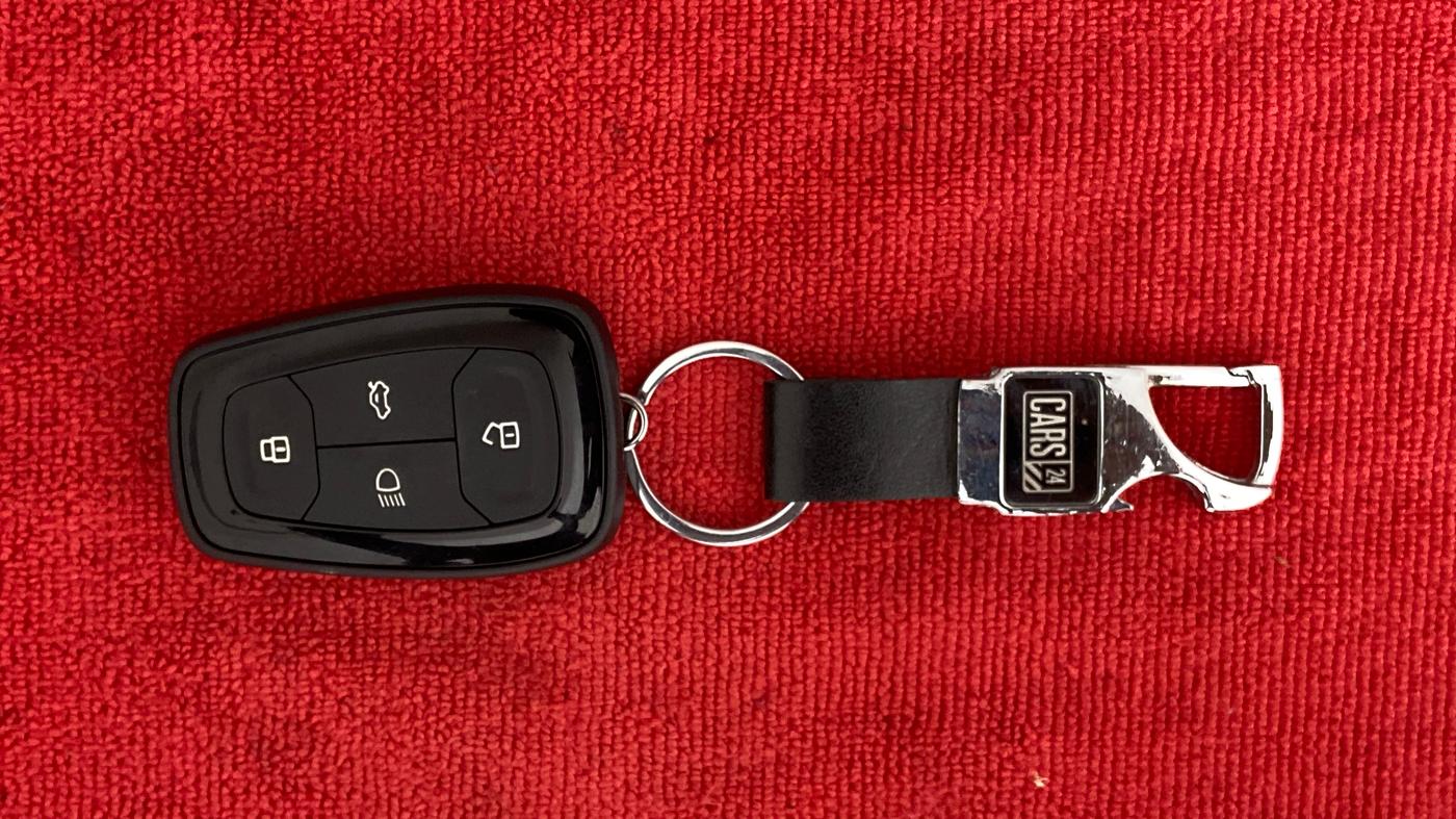 2022 Tata PUNCH ACCOMPLISHED MT, Petrol, Manual, 33,885 km, Key Close Up