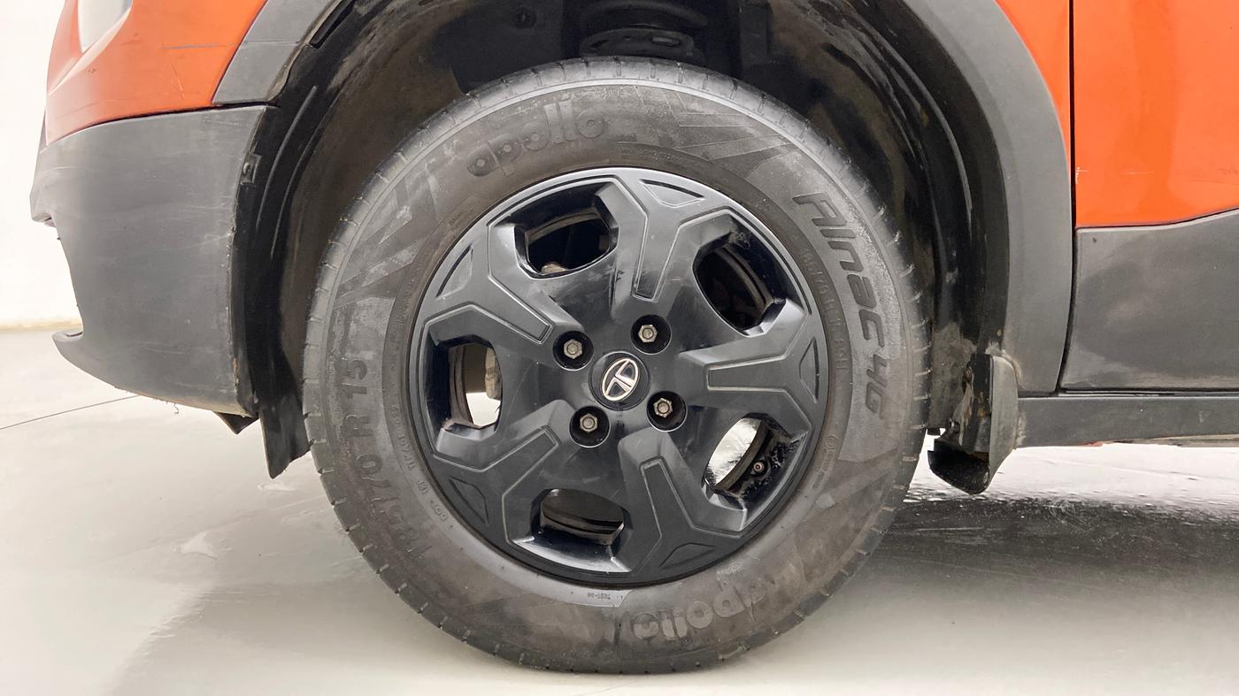 2022 Tata PUNCH ACCOMPLISHED MT, Petrol, Manual, 33,885 km, Left Front Wheel