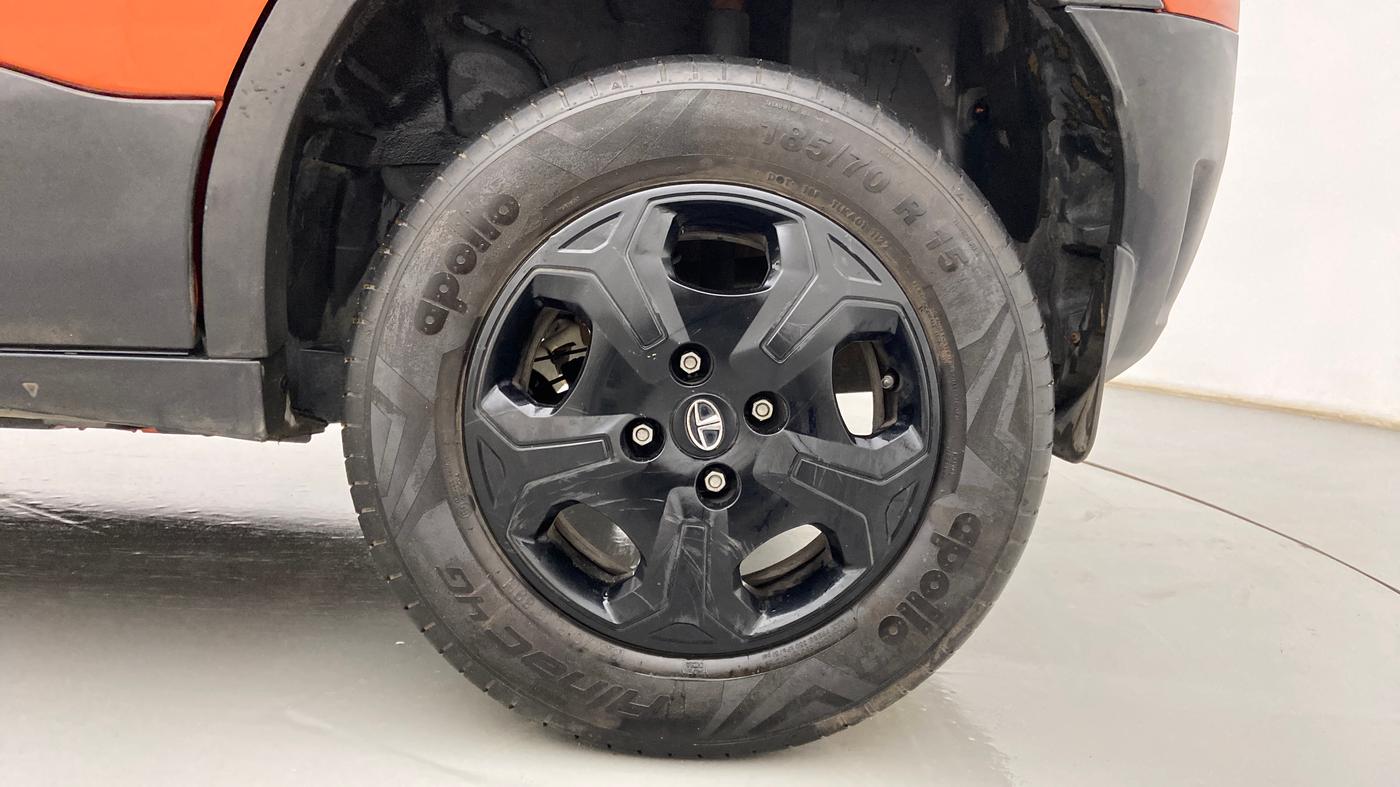 2022 Tata PUNCH ACCOMPLISHED MT, Petrol, Manual, 33,885 km, Left Rear Wheel