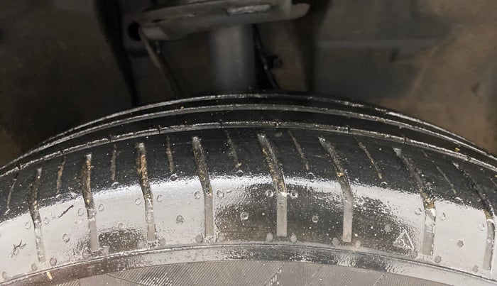 2022 Tata PUNCH ACCOMPLISHED MT, Petrol, Manual, 33,885 km, Right Front Tyre Tread