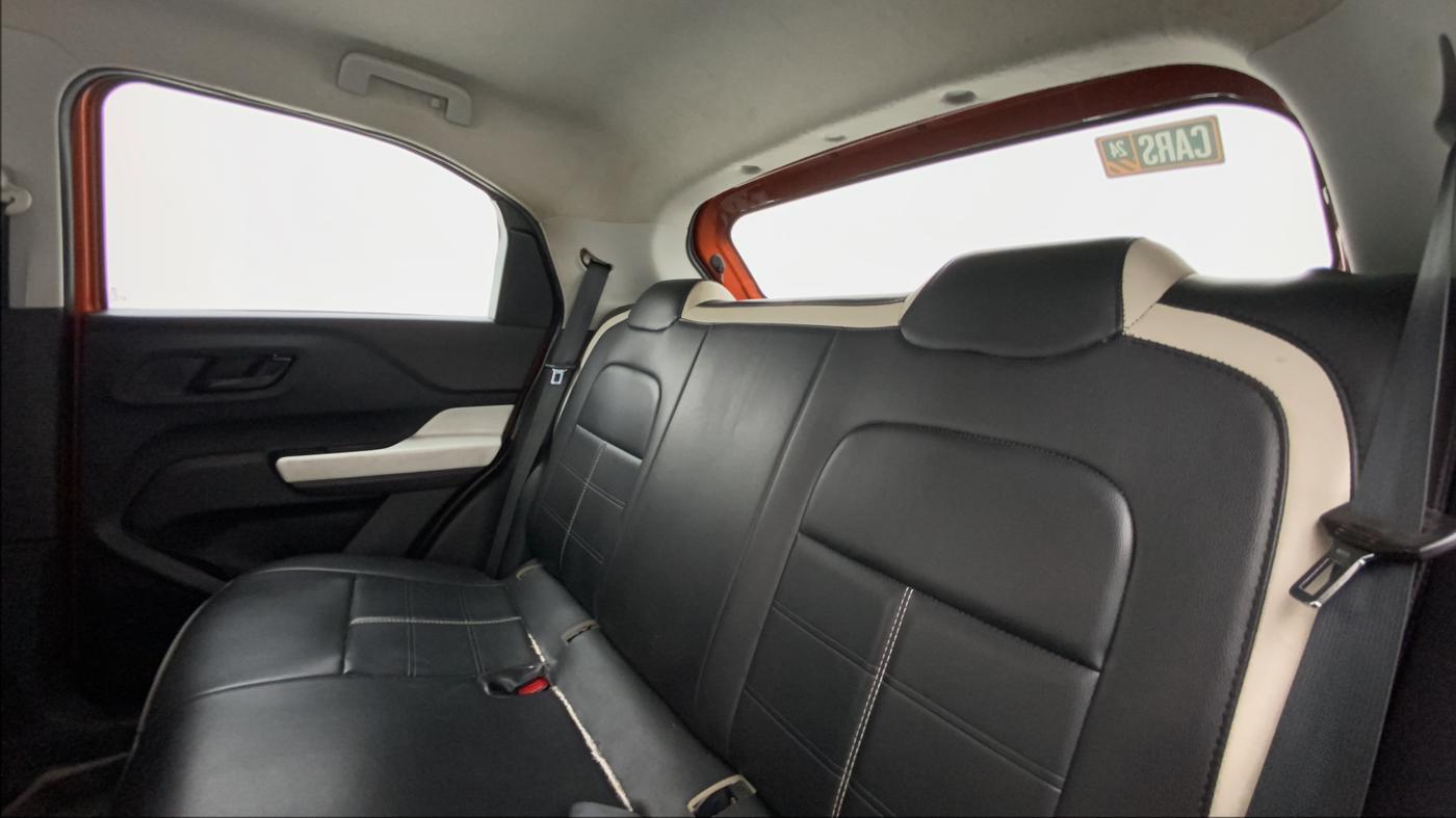 2022 Tata PUNCH ACCOMPLISHED MT, Petrol, Manual, 33,885 km, Right Side Rear Door Cabin