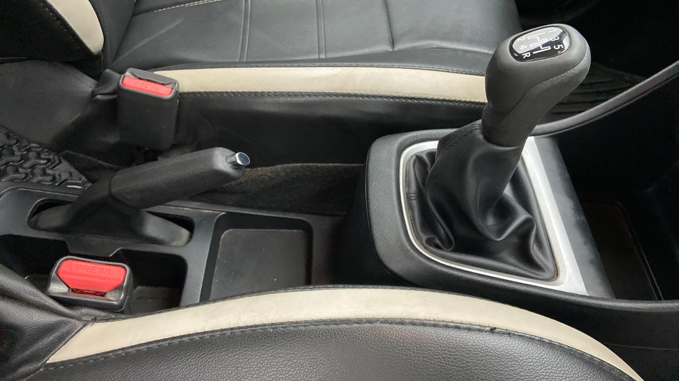 2022 Tata PUNCH ACCOMPLISHED MT, Petrol, Manual, 33,885 km, Gear Lever