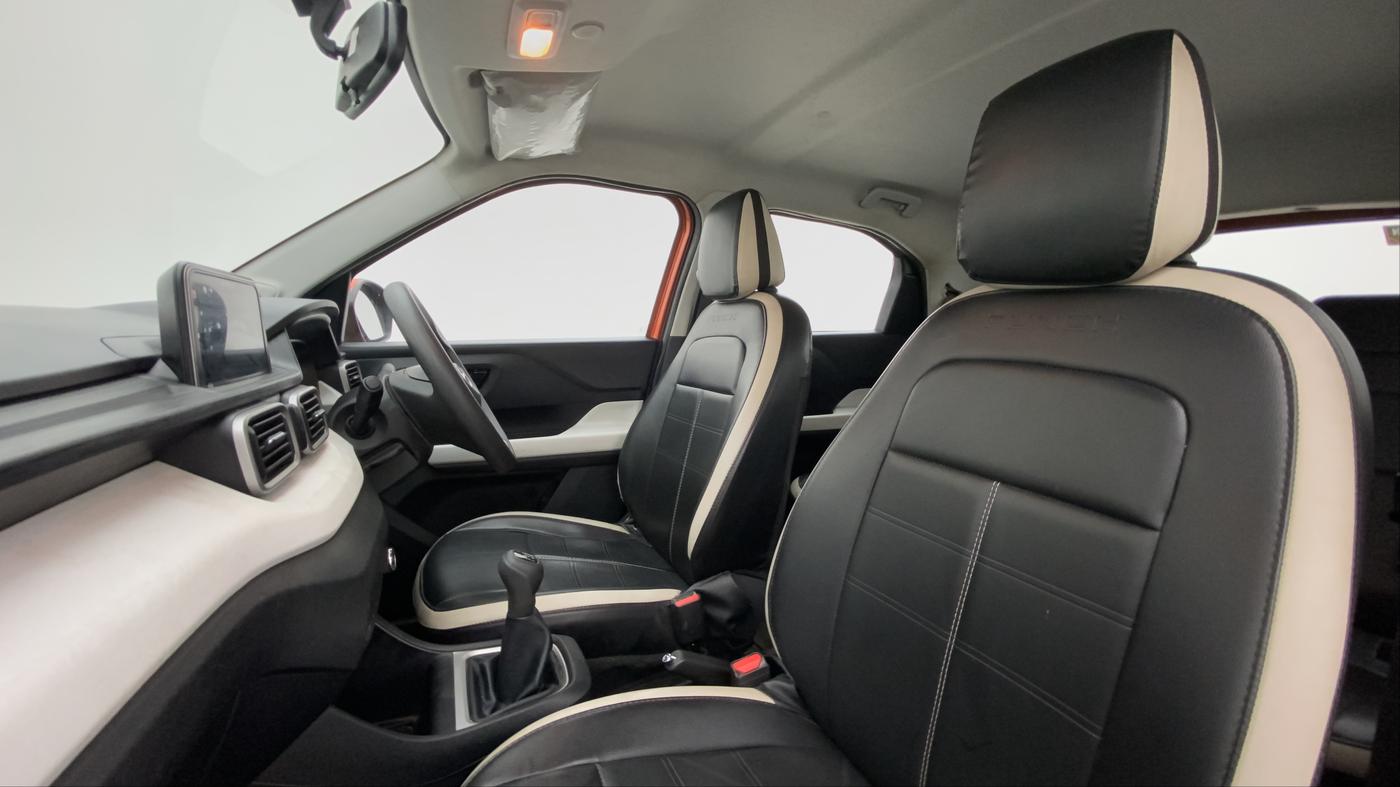 2022 Tata PUNCH ACCOMPLISHED MT, Petrol, Manual, 33,885 km, Right Side Front Door Cabin