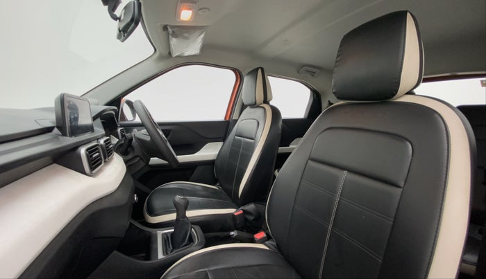 2022 Tata PUNCH ACCOMPLISHED MT, Petrol, Manual, 33,885 km, Right Side Front Door Cabin