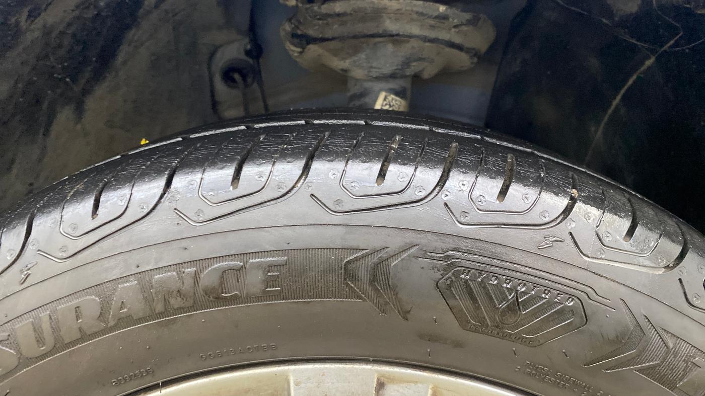 2022 Volkswagen VIRTUS HIGHLINE TSI 1.0 MT, Petrol, Manual, 36,251 km, Right Front Tyre Tread