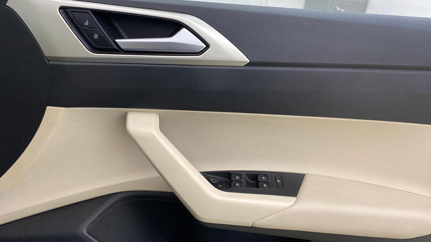 2022 Volkswagen VIRTUS HIGHLINE TSI 1.0 MT, Petrol, Manual, 36,251 km, Driver Side Door Panels Control