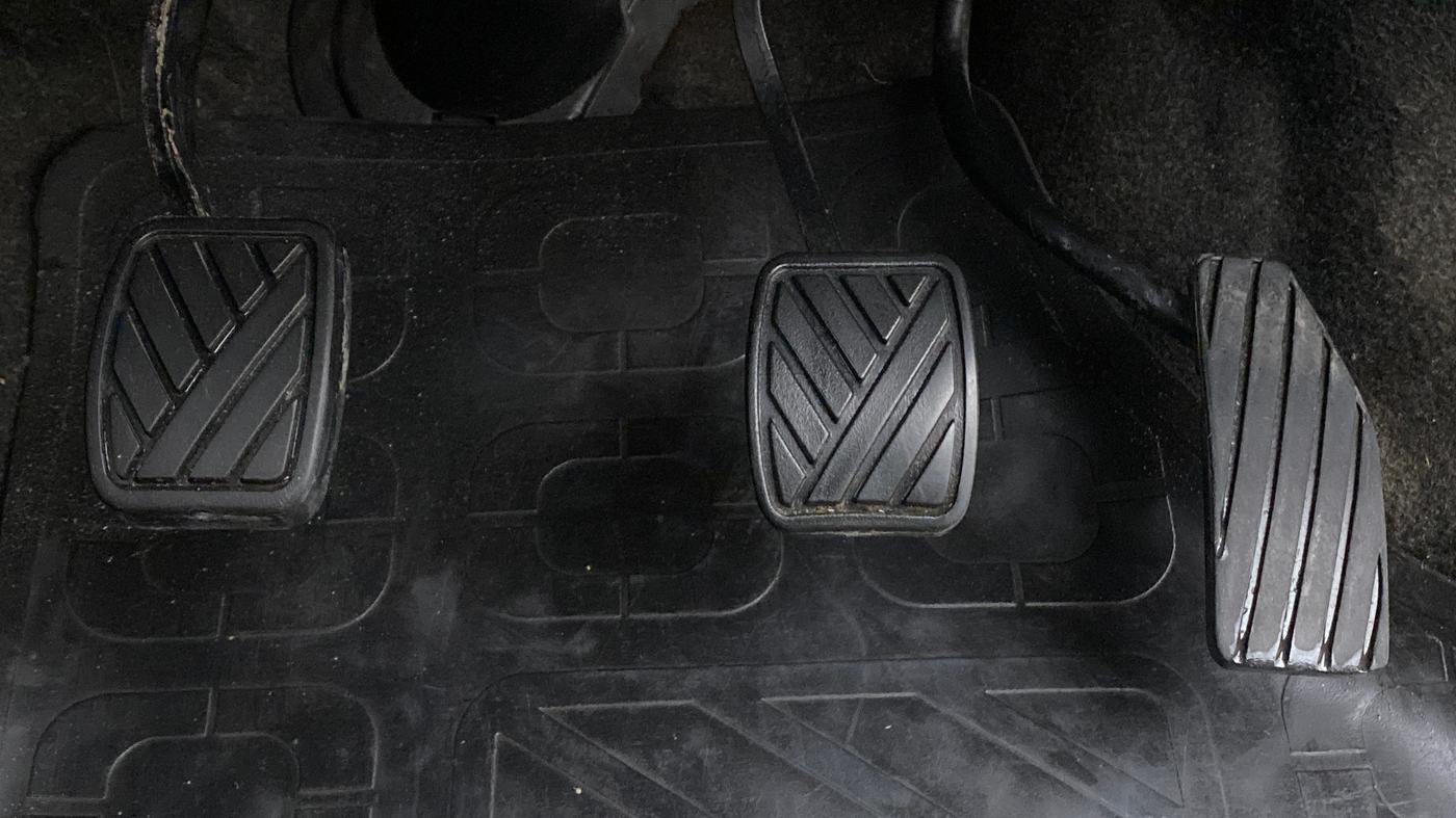 2013 Maruti Wagon R Stingray VXI, Petrol, Manual, 39,299 km, Pedals