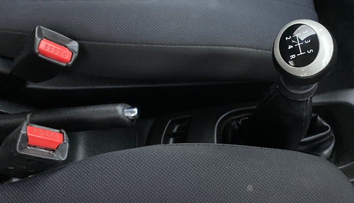 2013 Maruti Wagon R Stingray VXI, Petrol, Manual, 39,299 km, Gear Lever