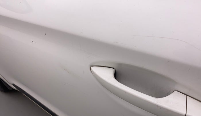 2016 Hyundai Elite i20 MAGNA 1.2, Petrol, Manual, 38,231 km, Front passenger door - Minor scratches