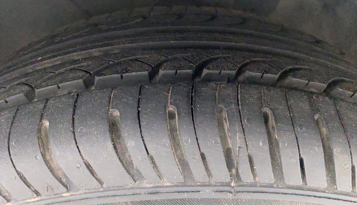 2016 Hyundai Elite i20 MAGNA 1.2, Petrol, Manual, 38,231 km, Left Front Tyre Tread