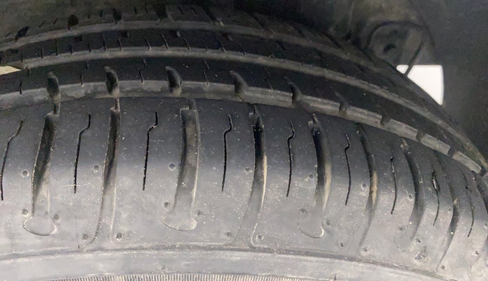 2016 Hyundai Elite i20 MAGNA 1.2, Petrol, Manual, 38,231 km, Left Rear Tyre Tread