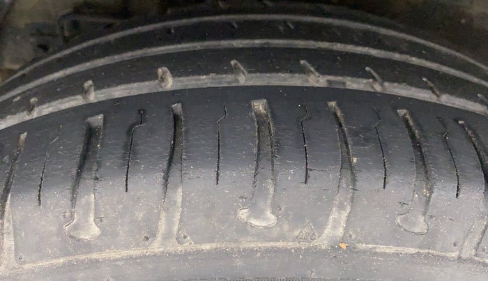2016 Hyundai Elite i20 MAGNA 1.2, Petrol, Manual, 38,231 km, Right Rear Tyre Tread