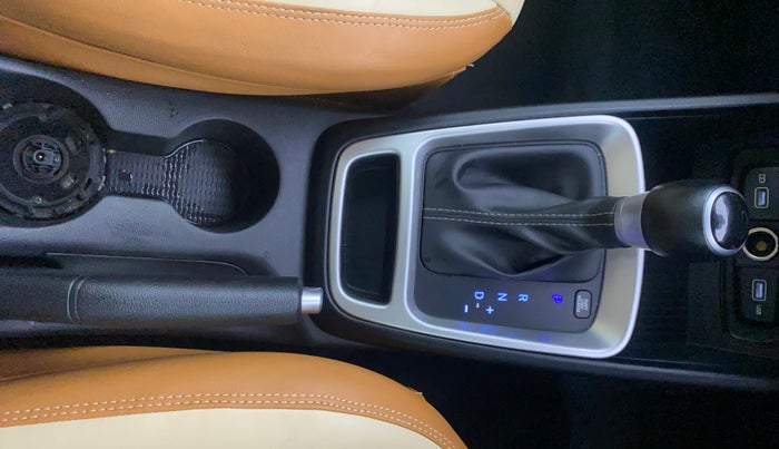 2021 Hyundai VENUE SX PLUS 1.0 TURBO DCT, Petrol, Automatic, 47,760 km, Gear Lever