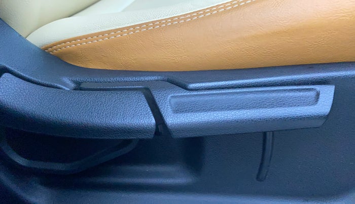 2021 Hyundai VENUE SX PLUS 1.0 TURBO DCT, Petrol, Automatic, 47,760 km, Driver Side Adjustment Panel