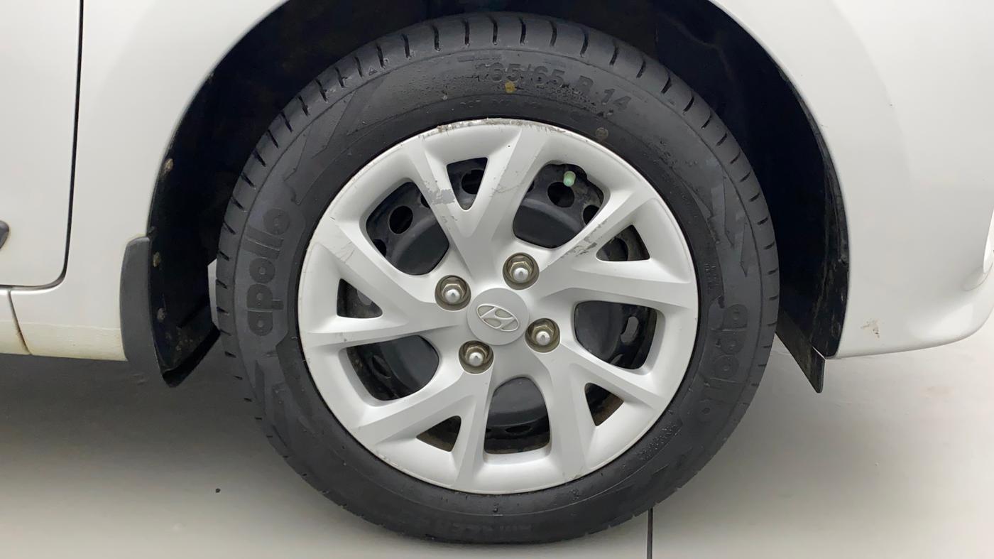 2017 Hyundai Grand i10 SPORTZ (O) 1.2 KAPPA VTVT, Petrol, Manual, 53,261 km, Right Front Wheel