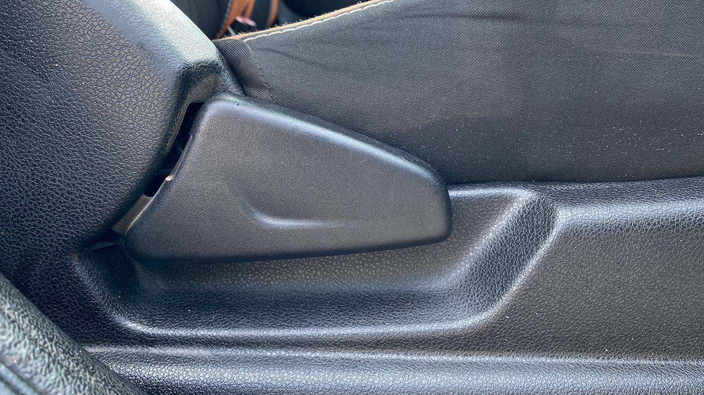 2020 Renault Kwid CLIMBER 1.0 AMT (O), Petrol, Automatic, 49,653 km, Driver Side Adjustment Panel
