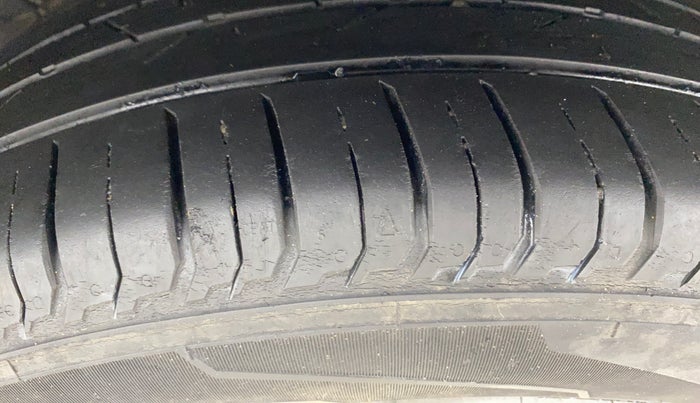 2021 Hyundai NEW I20 ASTA (O) 1.2 MT, Petrol, Manual, 26,302 km, Left Rear Tyre Tread