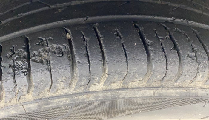 2021 Hyundai NEW I20 ASTA (O) 1.2 MT, Petrol, Manual, 26,302 km, Right Front Tyre Tread