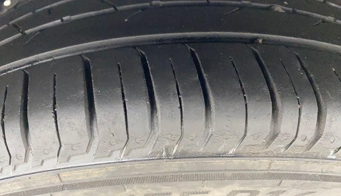 2021 Hyundai NEW I20 ASTA (O) 1.2 MT, Petrol, Manual, 26,302 km, Right Rear Tyre Tread