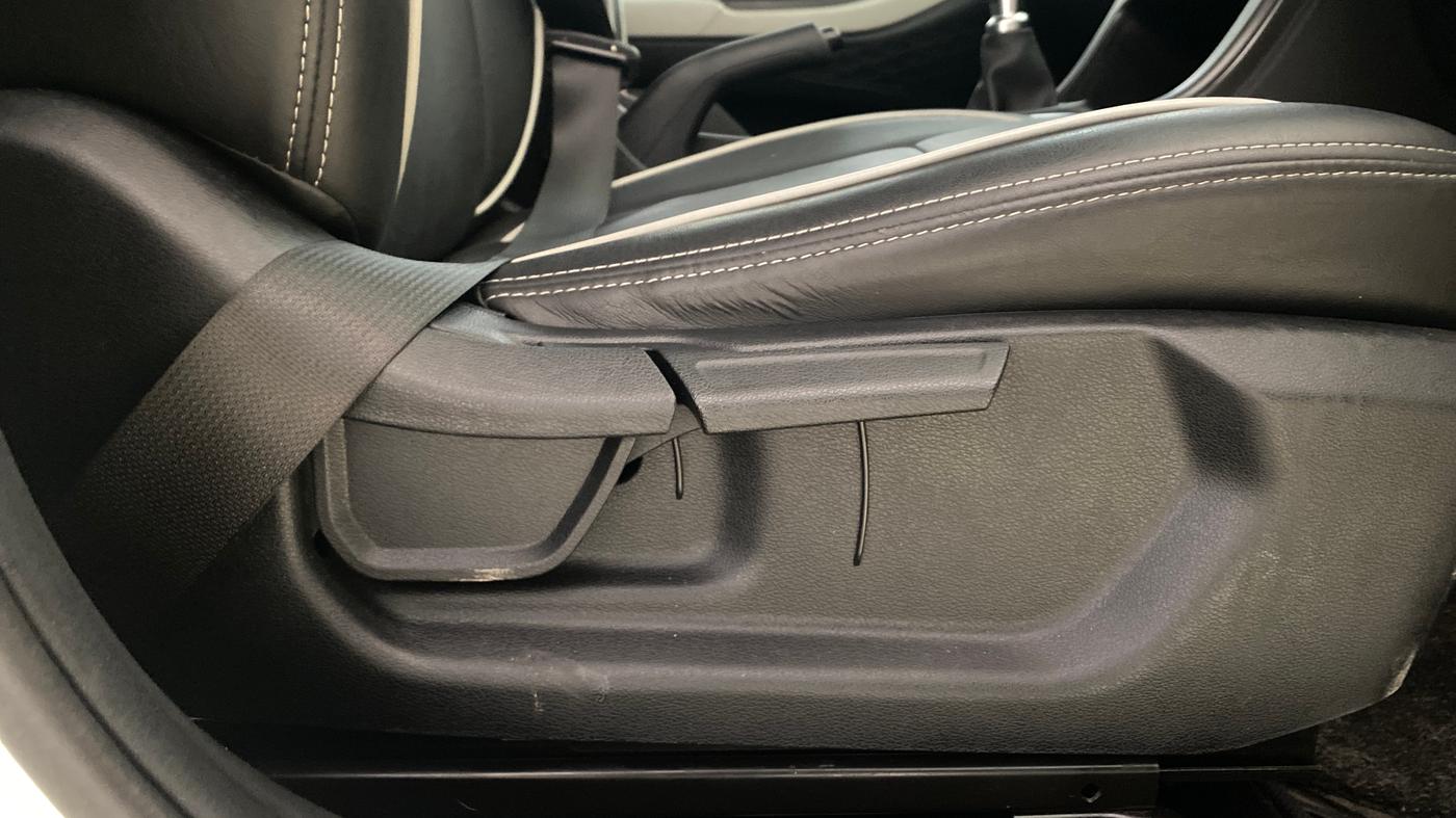 2022 Hyundai Creta SX 1.5 PETROL, Petrol, Manual, 28,589 km, Driver Side Adjustment Panel