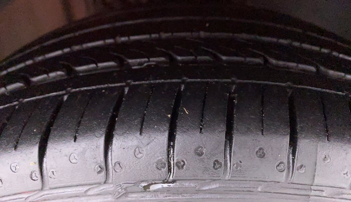 2021 Volkswagen Polo HIGHLINE PLUS 1.0 TSI AT, Petrol, Automatic, 22,155 km, Right Front Tyre Tread