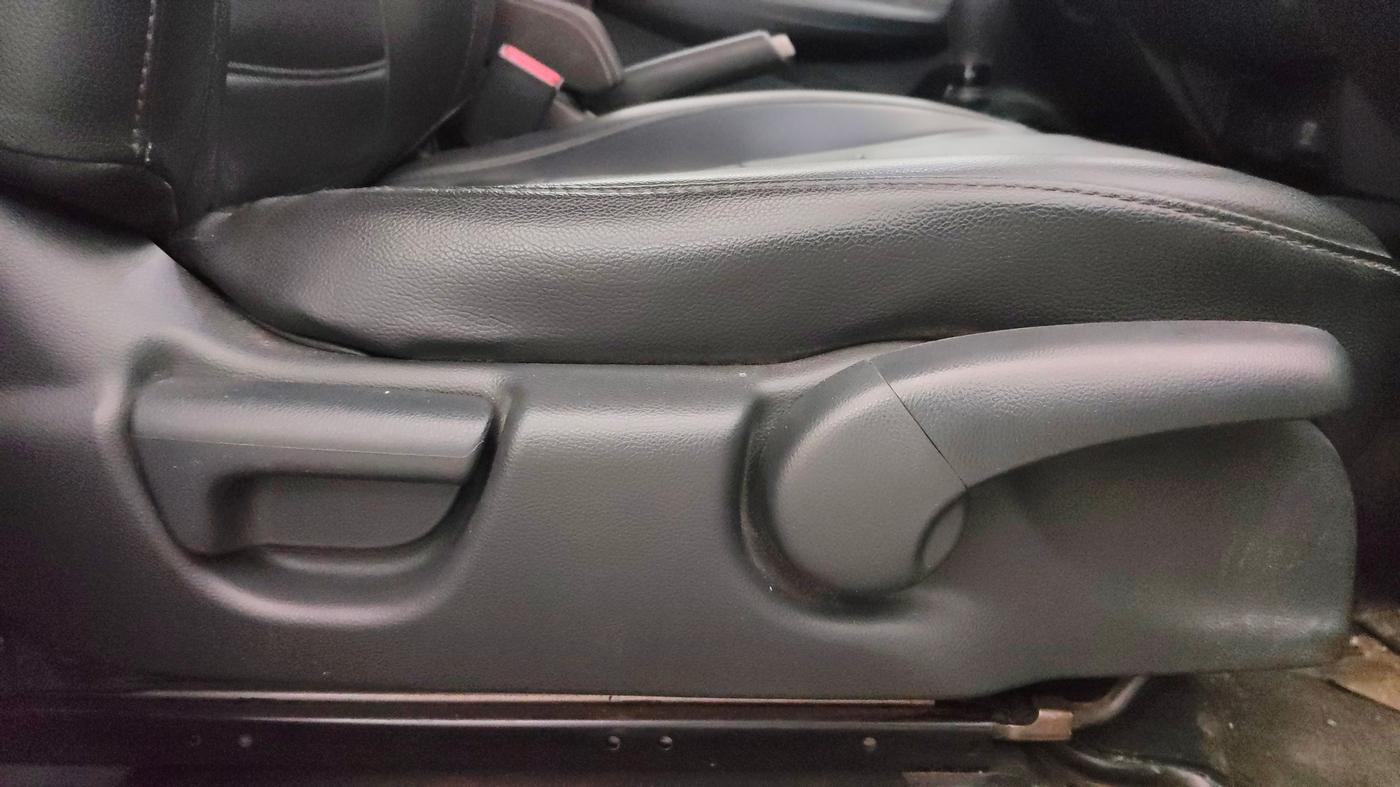 2018 Honda WR-V 1.5L I-DTEC VX MT, Diesel, Manual, 66,682 km, Driver Side Adjustment Panel