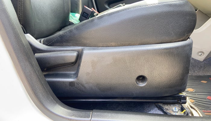 2021 Maruti Alto LXI O, Petrol, Manual, 57,053 km, Driver Side Adjustment Panel
