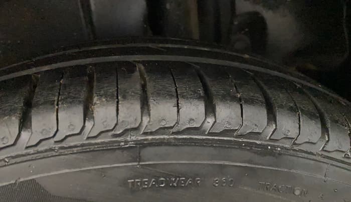 2013 Maruti Ertiga VXI, Petrol, Manual, 92,967 km, Left Rear Tyre Tread