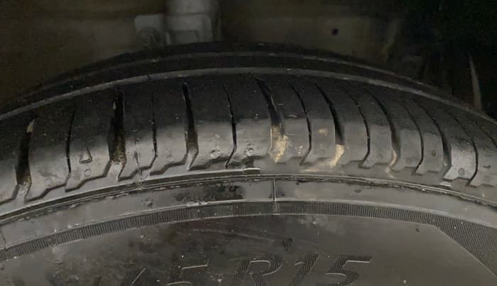 2013 Maruti Ertiga VXI, Petrol, Manual, 92,967 km, Right Front Tyre Tread