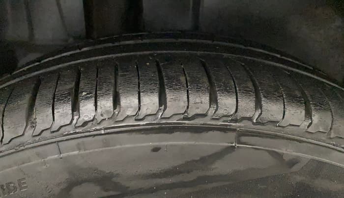 2013 Maruti Ertiga VXI, Petrol, Manual, 92,967 km, Right Rear Tyre Tread