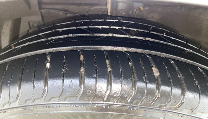 2020 Maruti Ciaz ALPHA 1.5 SHVS PETROL, Petrol, Manual, 67,196 km, Left Front Tyre Tread
