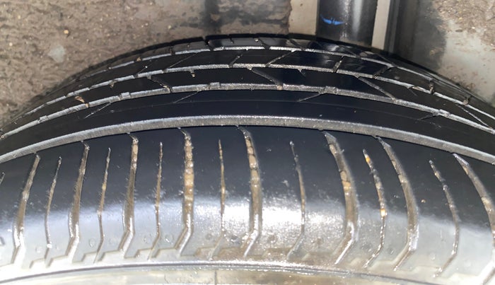 2020 Maruti Ciaz ALPHA 1.5 SHVS PETROL, Petrol, Manual, 67,196 km, Left Rear Tyre Tread