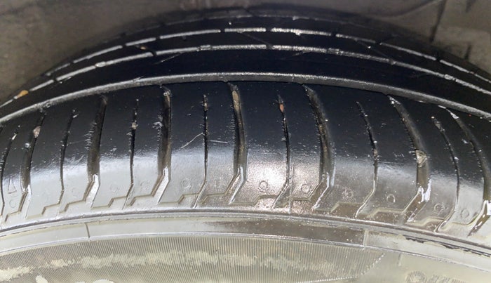 2020 Maruti Ciaz ALPHA 1.5 SHVS PETROL, Petrol, Manual, 67,196 km, Right Front Tyre Tread